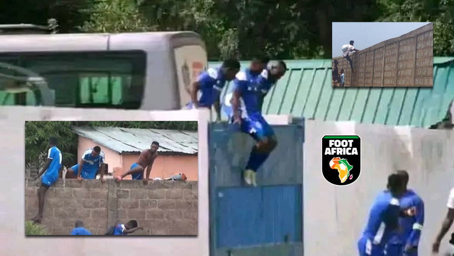 Zambie - Joueurs de football escaladent les murs du Stade